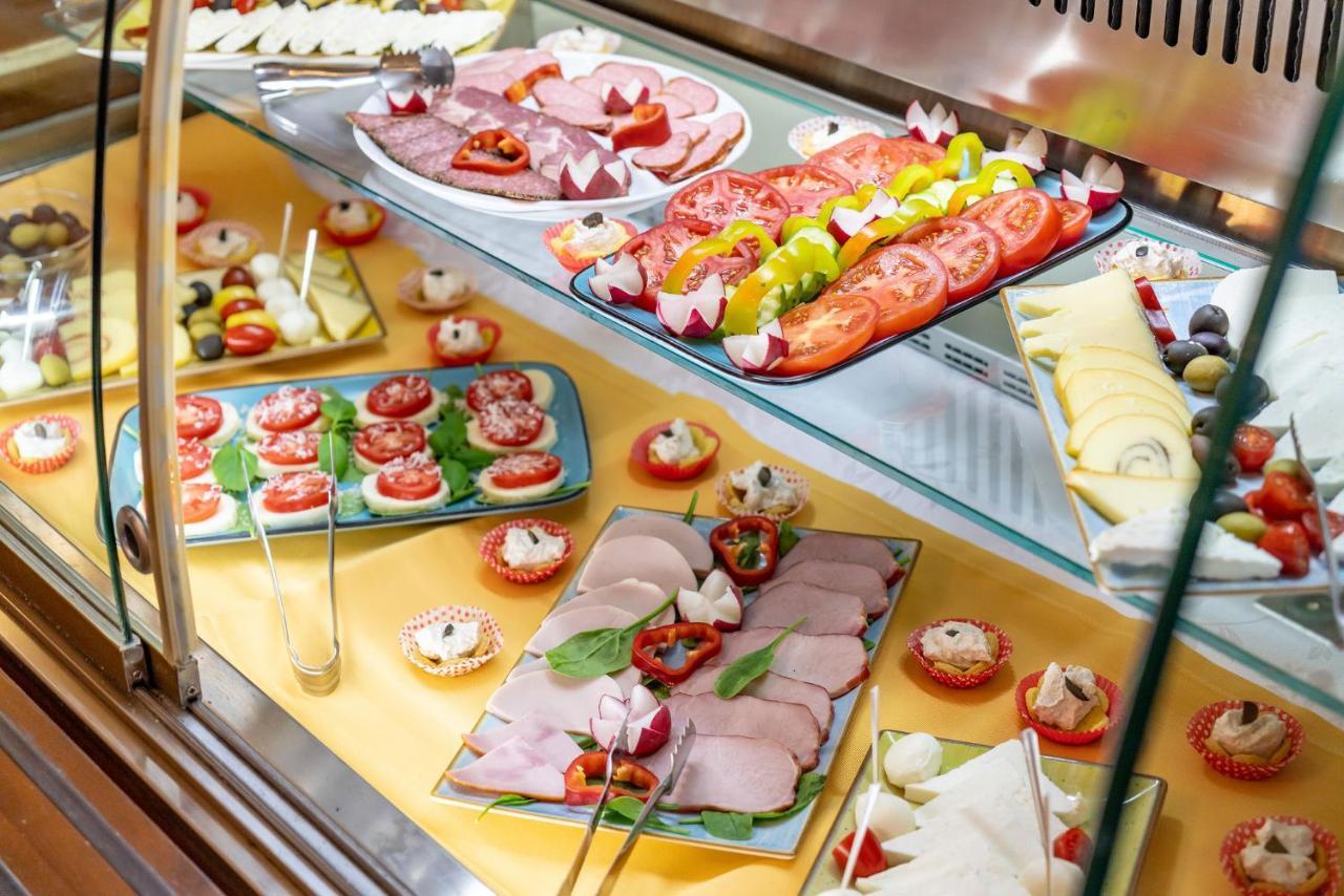 Casa Freya Hotel Busteni Ngoại thất bức ảnh
