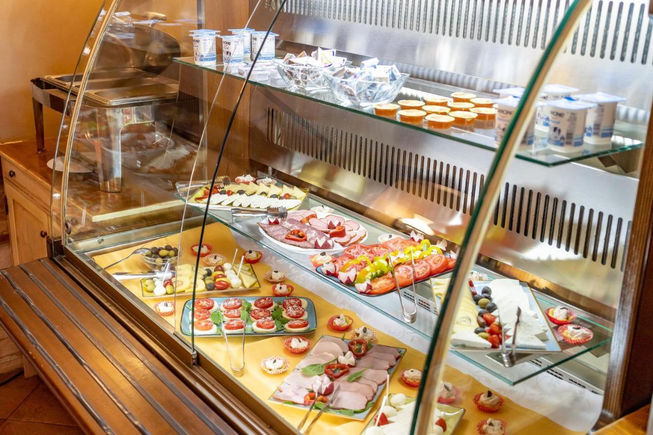 Casa Freya Hotel Busteni Ngoại thất bức ảnh