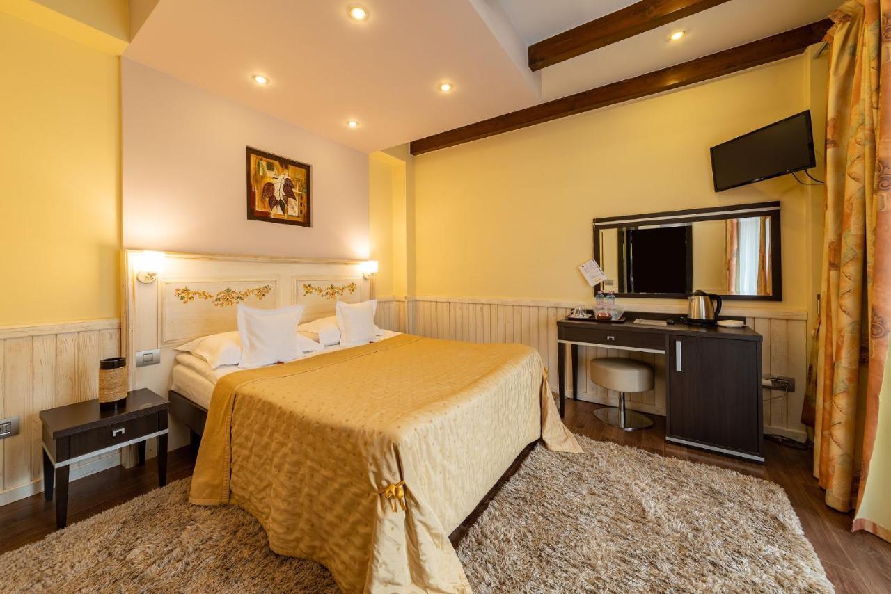 Casa Freya Hotel Busteni Ngoại thất bức ảnh