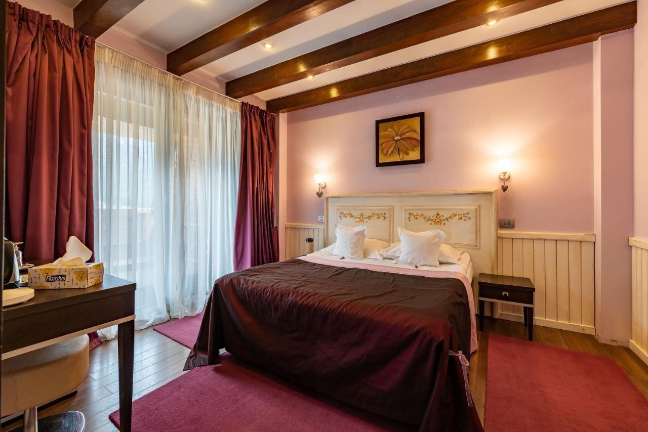 Casa Freya Hotel Busteni Ngoại thất bức ảnh