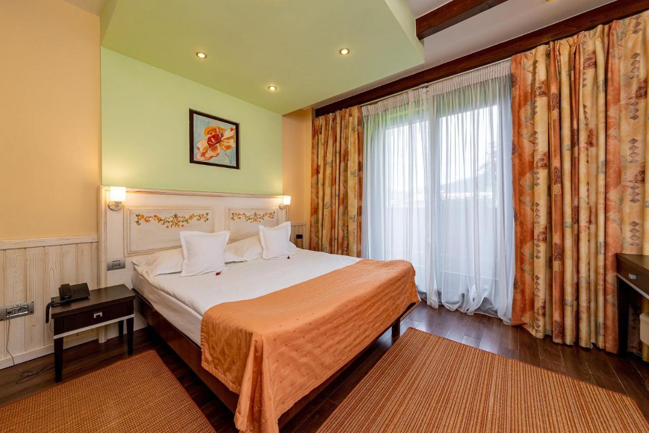Casa Freya Hotel Busteni Ngoại thất bức ảnh