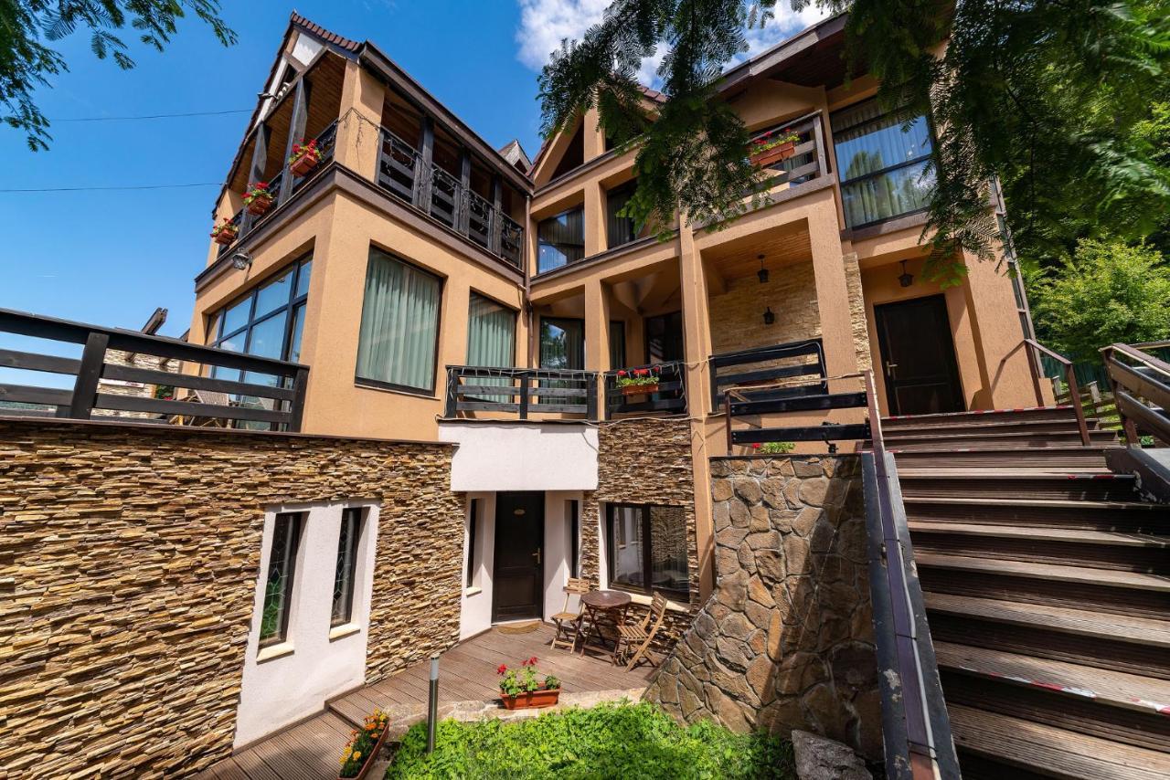 Casa Freya Hotel Busteni Ngoại thất bức ảnh