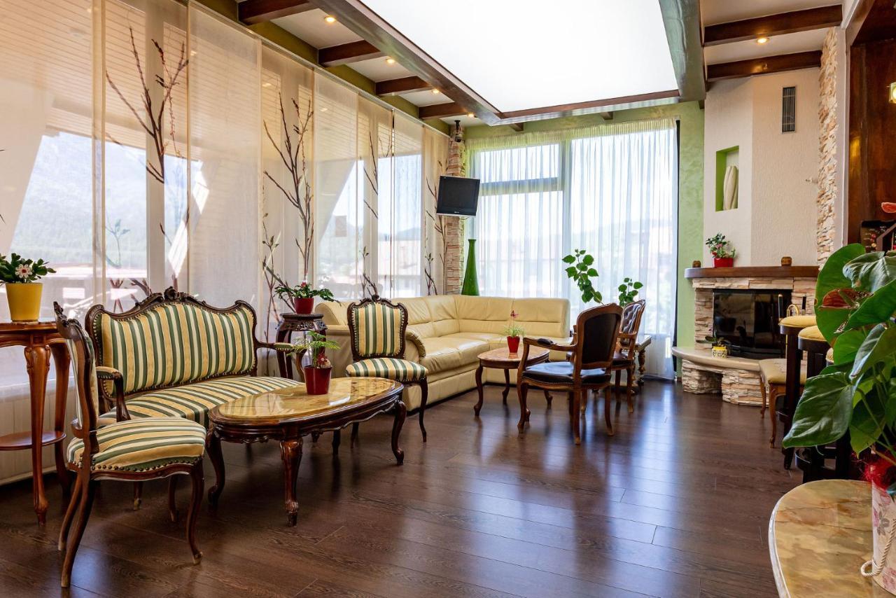 Casa Freya Hotel Busteni Ngoại thất bức ảnh