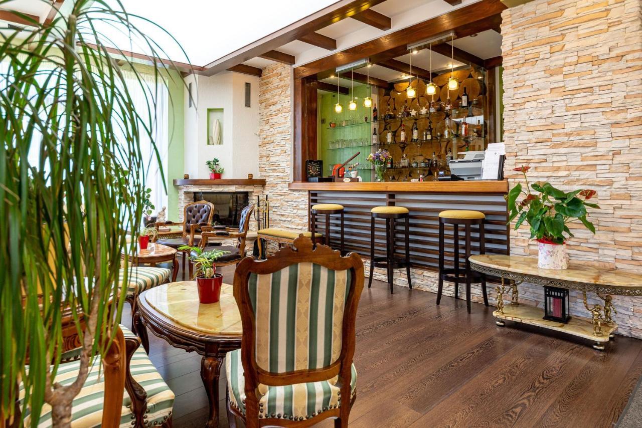 Casa Freya Hotel Busteni Ngoại thất bức ảnh