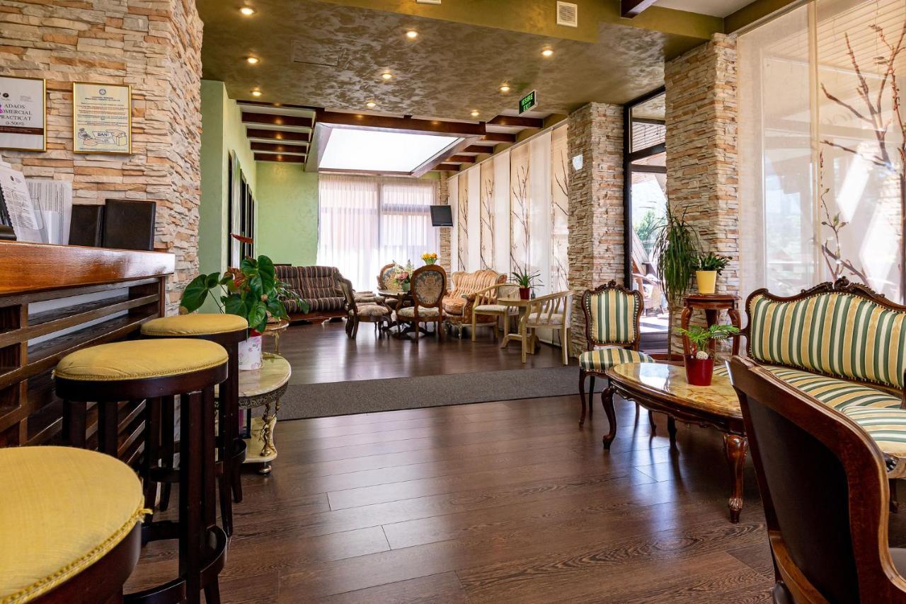 Casa Freya Hotel Busteni Ngoại thất bức ảnh