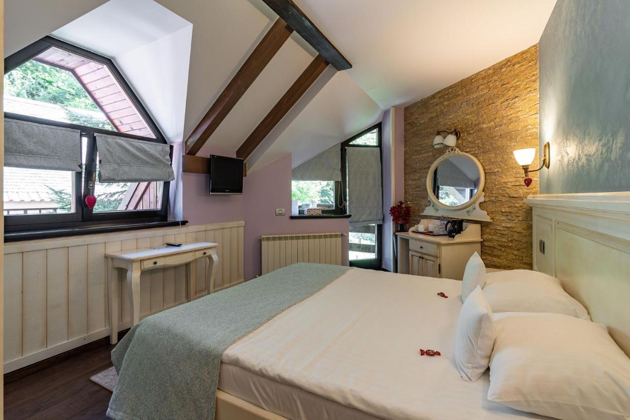 Casa Freya Hotel Busteni Ngoại thất bức ảnh